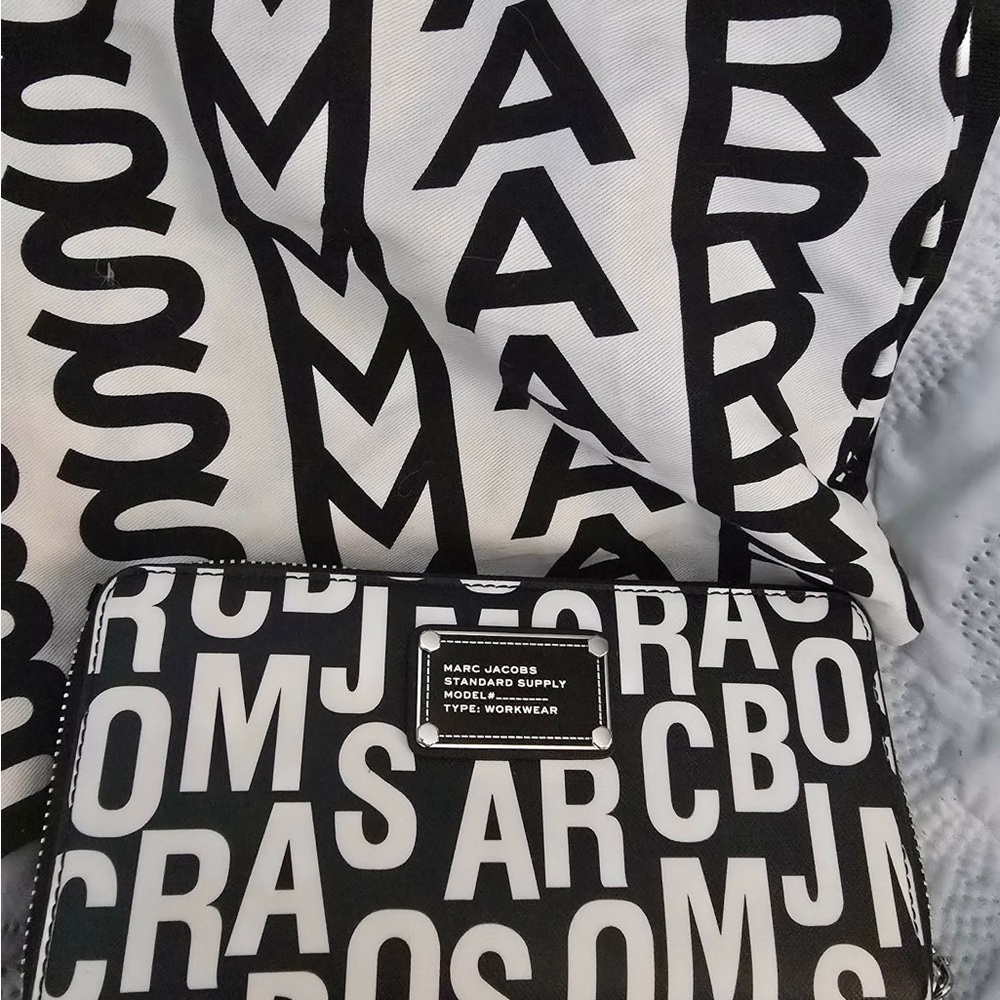 Marc Jacobs Monochrome Logo Print Wallet